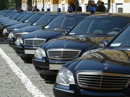 Украинцам показали автопарк правительства Азарова (ВИДЕО)