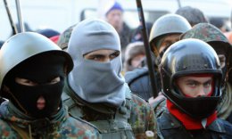 Эксперт считает, что вооруженные отряды "Правого сектора" играют на руку России