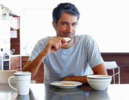 Британские ученые установили идеальное время для завтрака
