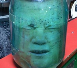 С «головой профессора Януковича» можно сфотографироваться за 50 копеек (ФОТО)