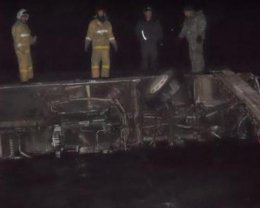 В Волынской области микроавтобус упал в реку В Волынской области микроавтобус упал в реку