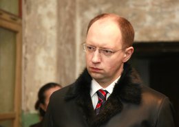 Яценюк собирается ехать в восточные области, чтобы "развеять страхи"