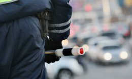 Сотрудники ГАИ перекрыли все подъезды к Луганску