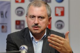 Сенченко не исключает применения силы в виде спецсредств для освобождения админзданий