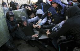 На востоке сепаратисты пытаются отделиться от Украины (ВИДЕО)
