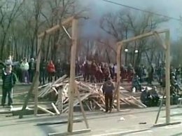 Луганские сепаратисты пугают «бандеровцев» виселицами (ВИДЕО)