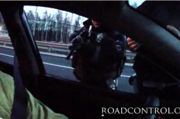 Киевские гаишники с автоматами наперевес накинулись на водителя (ВИДЕО)