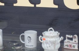 В Германии торговали чашками с портретом Гитлера (ФОТО)