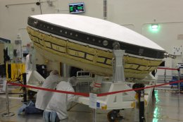 NASA собирается испытать «летающую тарелку» для спуска грузов на Марс (ВИДЕО)
