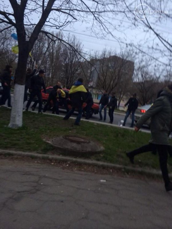 В Мариуполе были избиты участников митинга за единую Украину (ФОТО)