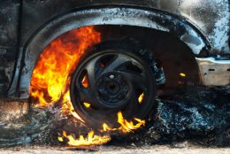 В Донецке подожгли автомобиль журналиста, отстаивающего единство Украины (ВИДЕО)