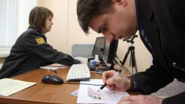 В Крыму меняют водительские права на российские