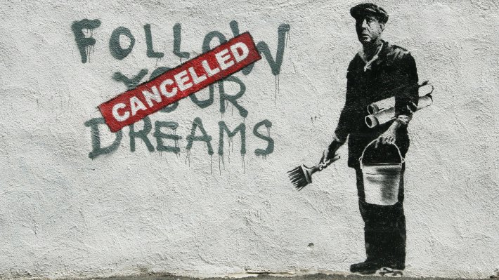 Британский художник высмеивает цифровые технологии, цензуру и войну (ФОТО)