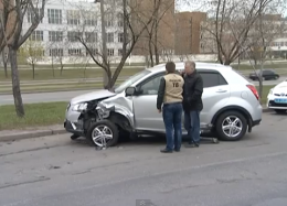 Внедорожник протаранил учебное авто (ВИДЕО)