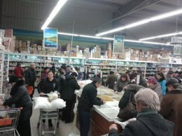 Кубанцы массово скупают в Крыму дешевые продукты