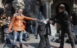 Около 50 активистов устроили пикет возле Национального банка Украины (ВИДЕО)