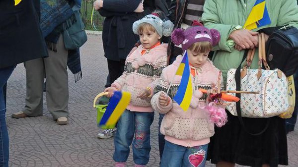Митинг единства Украины в Луганске (ФОТО)
