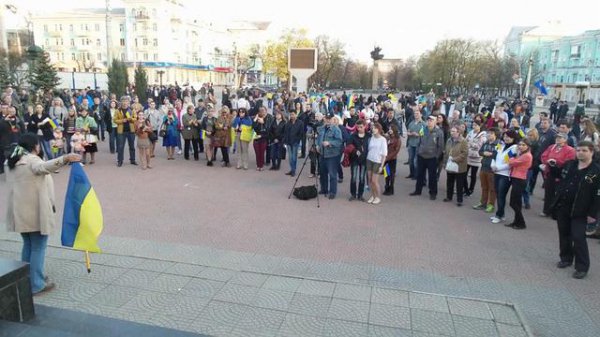 Митинг единства Украины в Луганске (ФОТО)