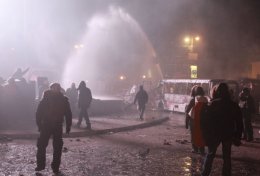 Прокуратура расследует применение водометов на Майдане (ВИДЕО)