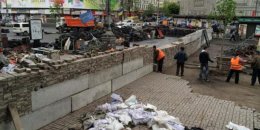 В центре Киева баррикады меняют на каменную стену (ВИДЕО)