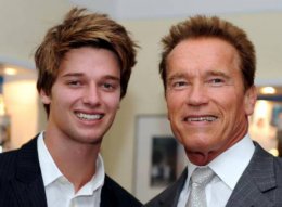 Арнольд Шварценеггер сделал странное фото с сыном после наркоза (ФОТО)