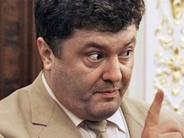 Порошенко продолжает лидировать в президентской гонке