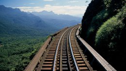 Парень стал звездой Youtube, сняв себя в Перу на фоне движущегося поезда (ВИДЕО)