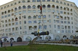 В Севастополе демонтировали памятник гетману Петру Сагайдачному (ФОТО)