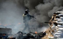 Под Славянском идут бои. Вооруженные люди напали на склады с оружием