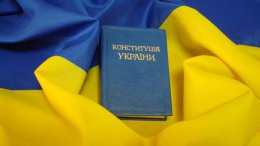 Яценюк призвал все политические силы до 25 мая подписать текст новой редакции Конституции