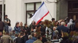 В Луганске сепаратисты захватили здание прокуратуры и ТРК (ВИДЕО)