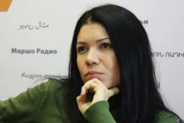 Россия "факельным шествием" начала "майские праздники" в Украине
