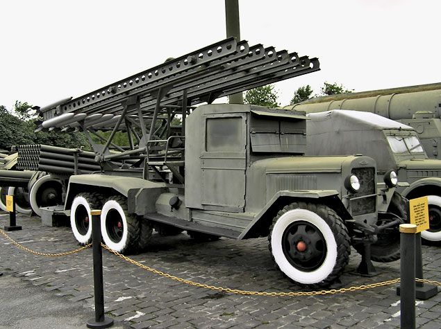 Советские войска и техника на дороге, ведущей в Берлин (ФОТО)