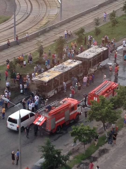 В Киеве полностью сгорел пассажирский автобус (ФОТО+ВИДЕО)