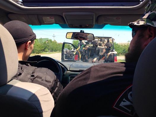 Бойцы Олега Ляшко ловят террористов на автомобилях Януковича (ФОТО)