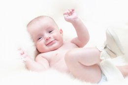 Ученые доказали, что дети могут отличать игрушки на снимке до своего первого дня рождения