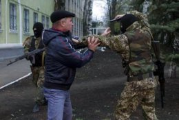 Сепаратисты жестоко избивают заложников