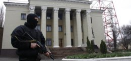 В донецкий телецентр террористы свезли боевое оружие