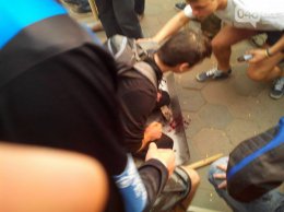 В Одессе происходят столкновения между футбольными фанатами и сепаратистами (ФОТО)