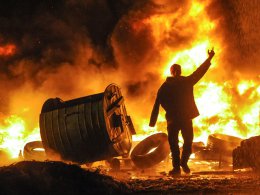 Массовые беспорядки в Одессе привели к пожарам (ВИДЕО)