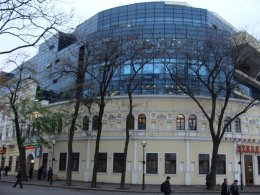 В Одессе сторонники Антимайдана забаррикадировались в торговом центре "Афина"