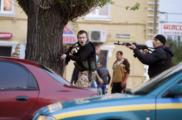 Пророссийские боевики терроризируют Луганск (ФОТО)