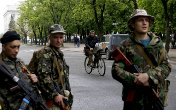 Пророссийские боевики терроризируют Луганск (ФОТО)