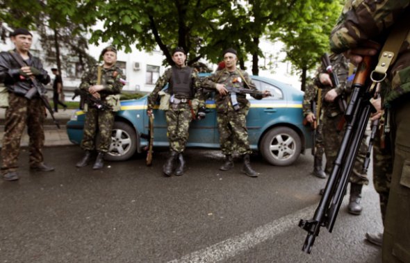 Пророссийские боевики терроризируют Луганск (ФОТО)