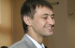 В Луганске злоумышленники обстреляли дом депутата Романа Ландика