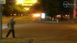 В Мариуполе горит баррикада (ВИДЕО)