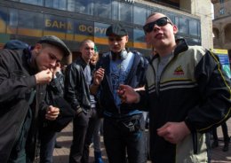 В соцсетях вербуют титушек для провокаций 9 мая (ФОТО)