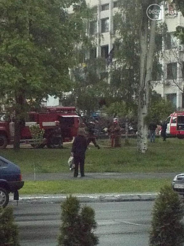 Военные локализировали пожар, устроенный сепаратистами в Мариуполе (ФОТО)