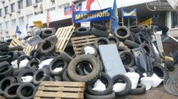 Мариупольские сепаратисты строят баррикады