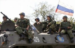На территории РФ находится колонна бронетехники, разрисованная в цвета ООН